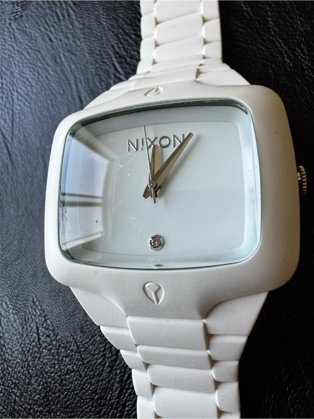 Nixon White Rubber Player modern minimalist good condition 40mm analog